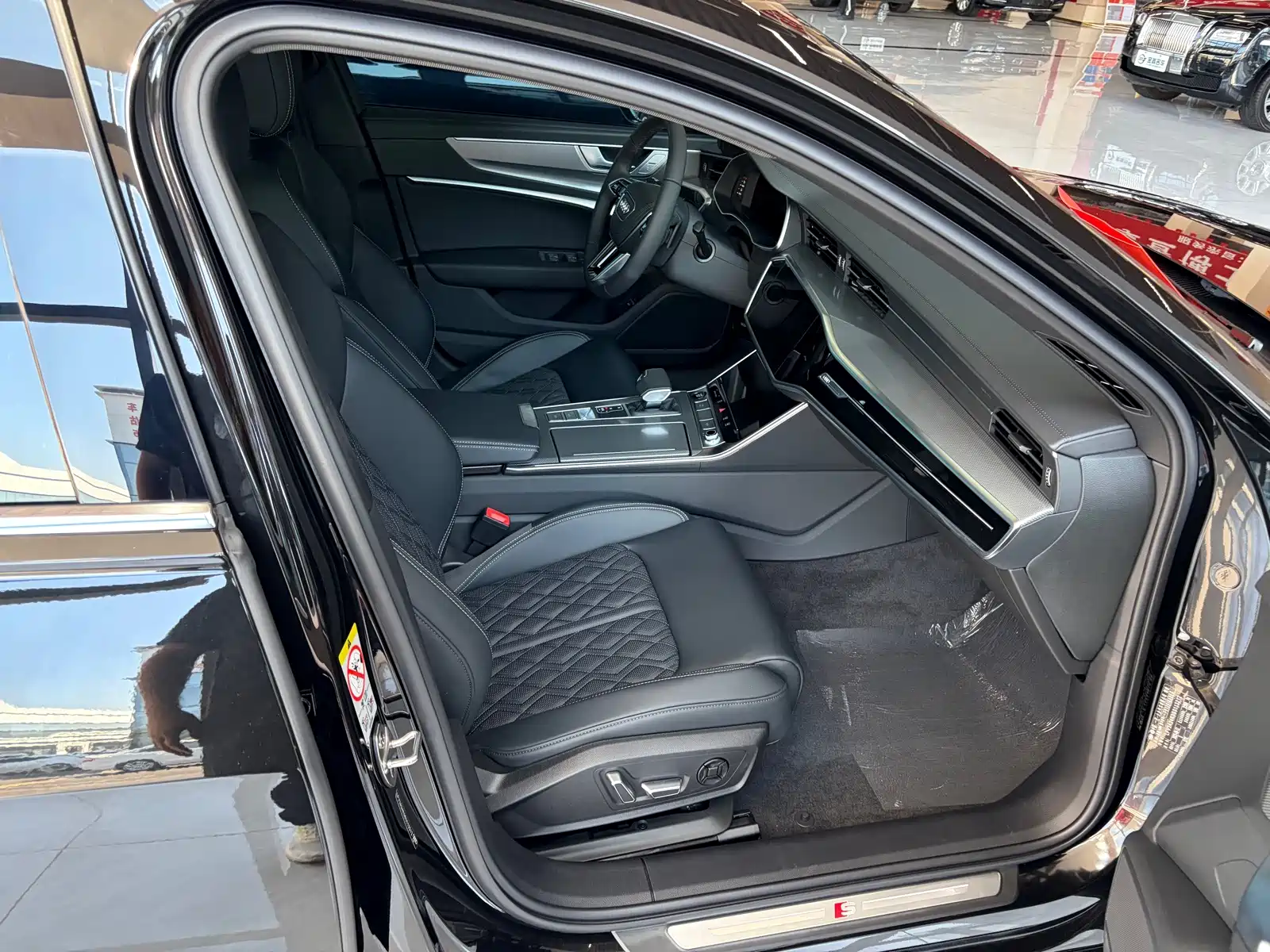 Фото 11 - Audi A6L