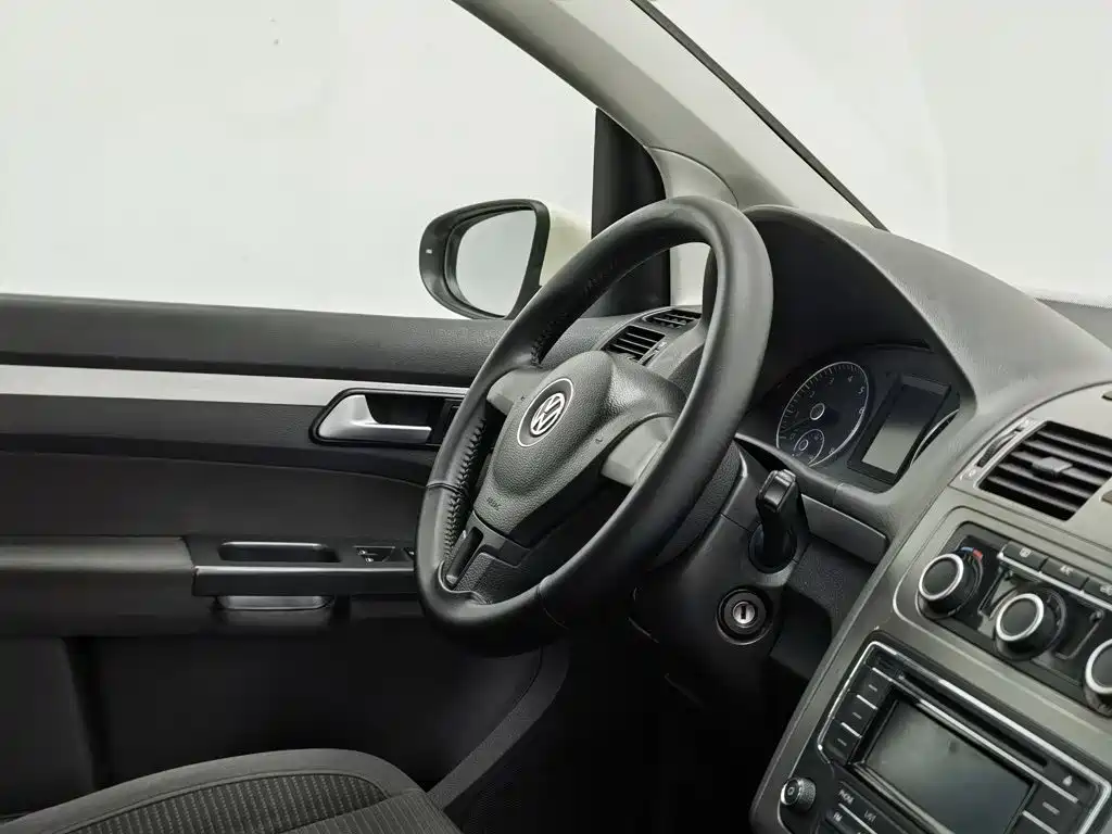 Volkswagen Touran 2014 2015 1.4T Manual Trend Edition 5-seater