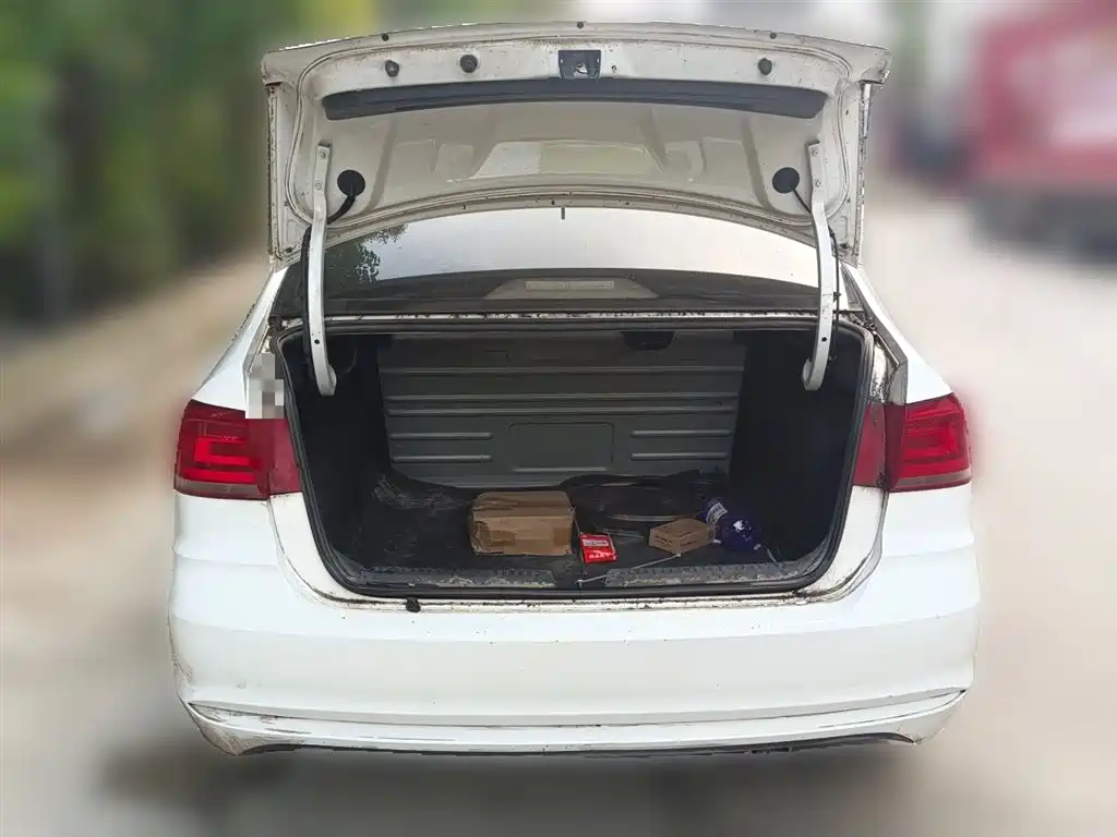 Volkswagen Santana 2016 1.4L Manual Trend Edition фото 10