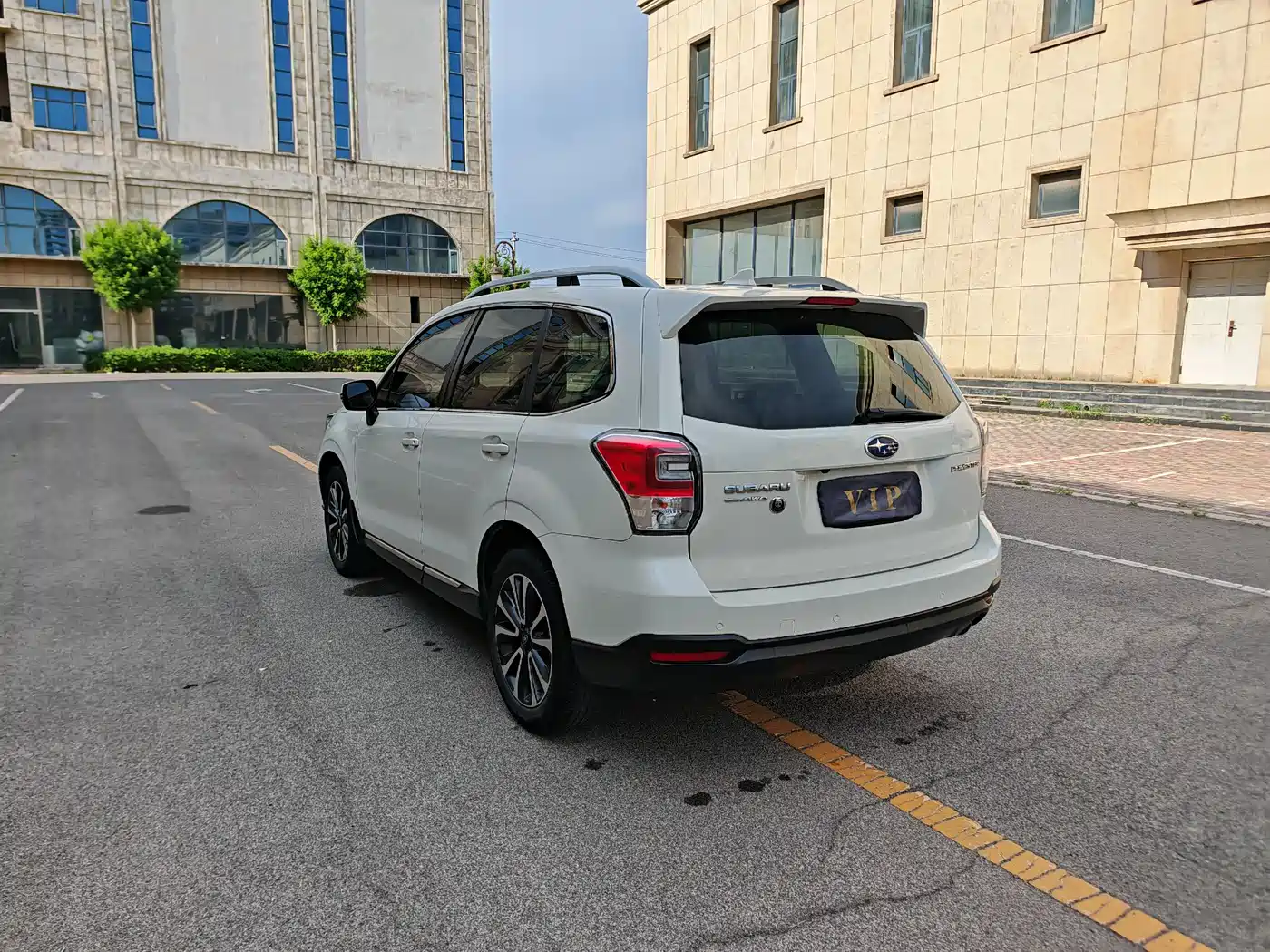 Subaru Forester 2016 2.0i Fashion Navigation Edition фото 17
