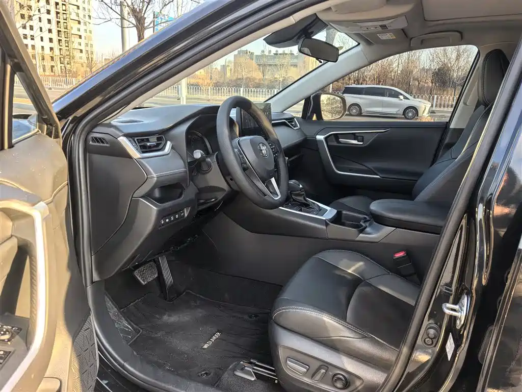 Toyota Wildlander 2023 Hybrid 2.5L E-CVT FWD Luxury PLUS Edition фото 13