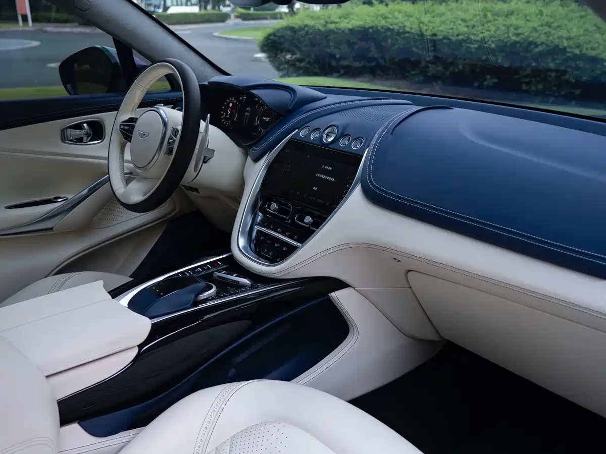 Aston Martin DBX 2022 2022 4.0T V8