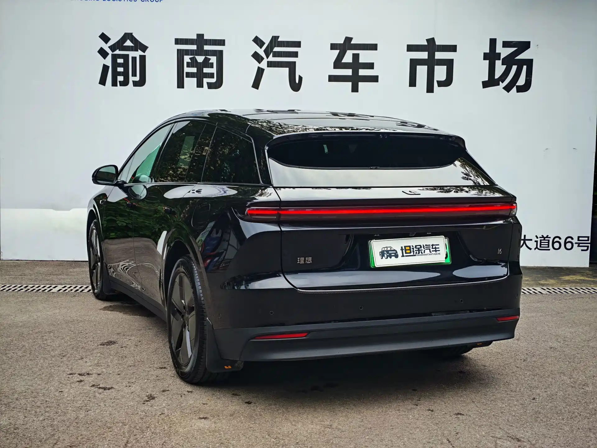 Фото 35 - Li Auto i6