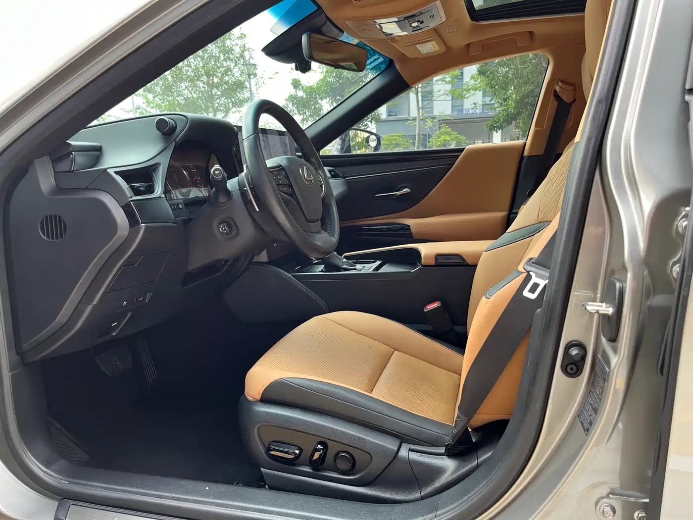 Lexus ES 2023 200 Excellence Edition фото 7