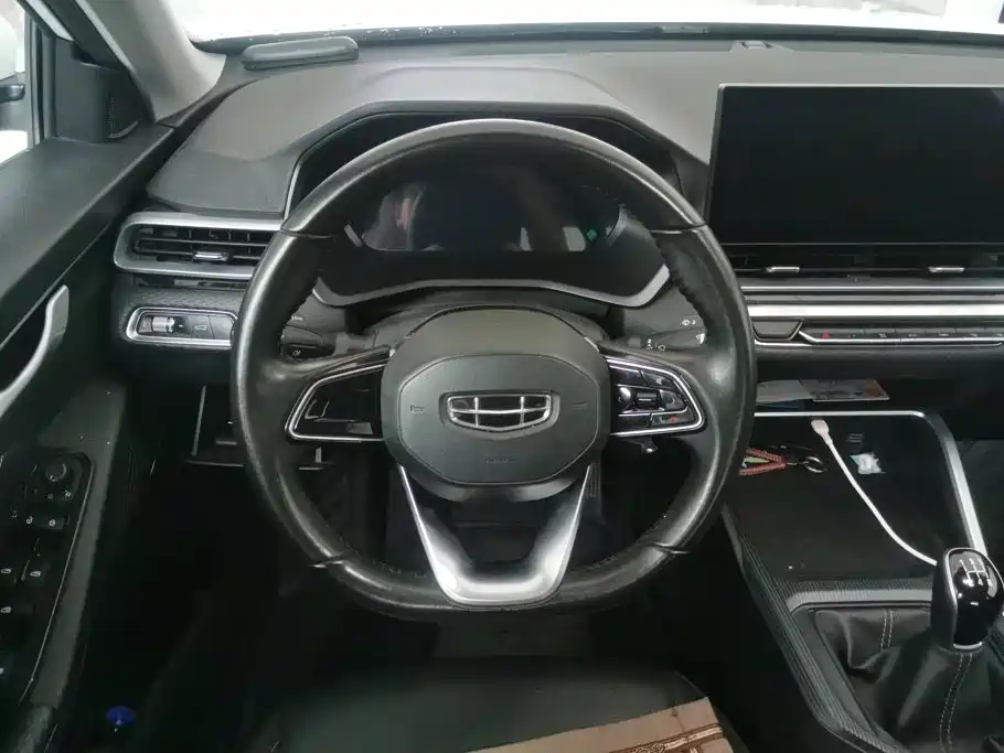 Фото 15 - Geely Emgrand