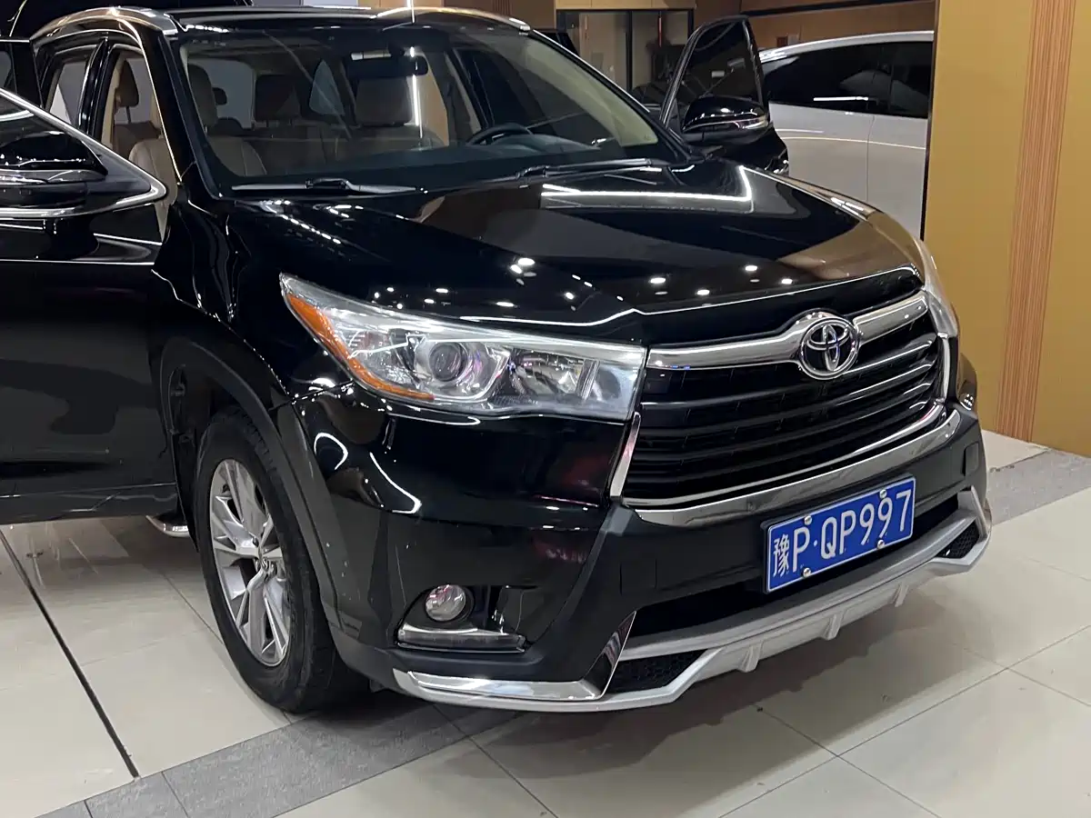 TOYOTA HIGHLANDER