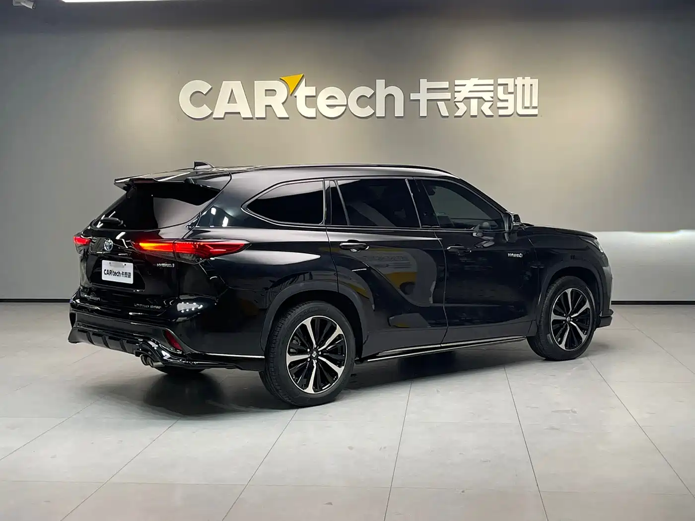 Toyota Crown Kluger 2021 2.5L HEV AWD Flagship Edition фото 4