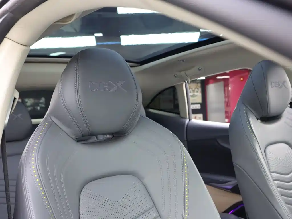 Фото 24 - Aston Martin DBX
