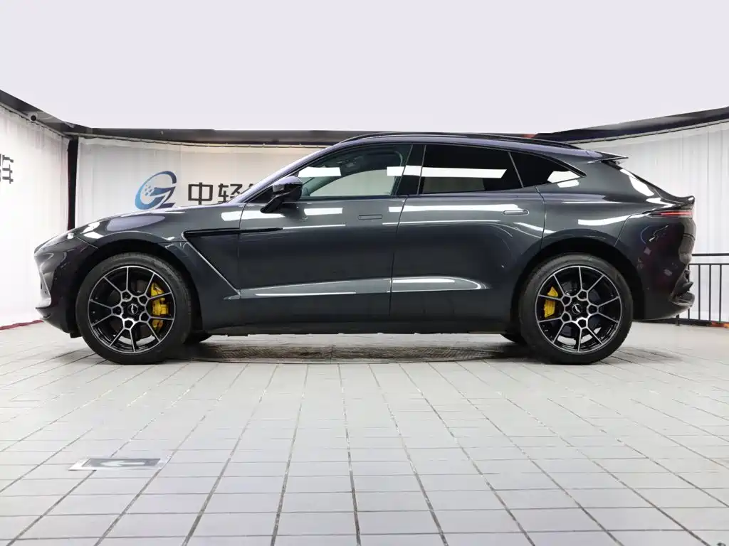 Фото 3 - Aston Martin DBX