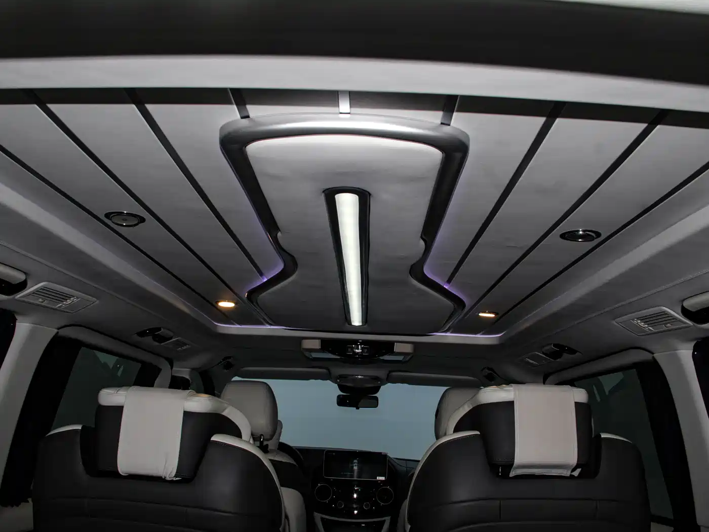 Mercedes-Benz Vito 2023 2.0T Business 7-Seater фото 24