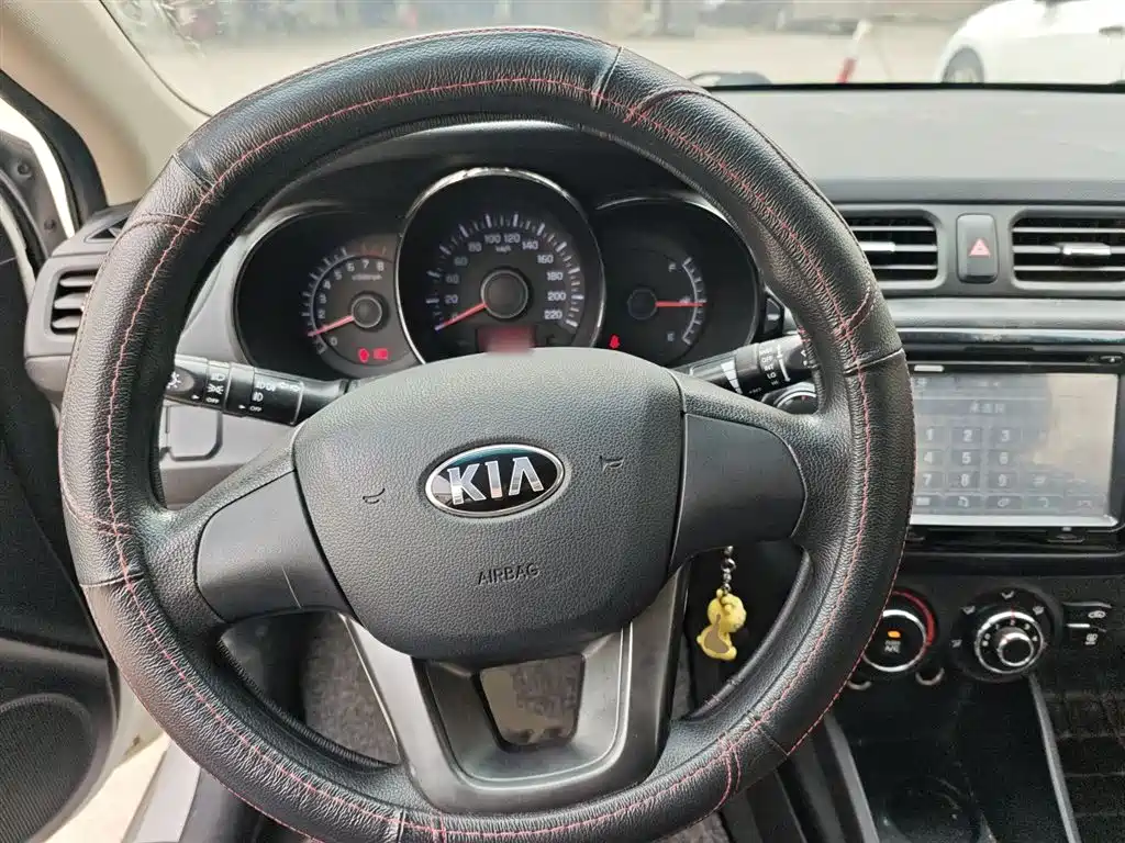 Kia K2 2012 Sedan 1.4L MT GLS Commemorative Edition фото 11
