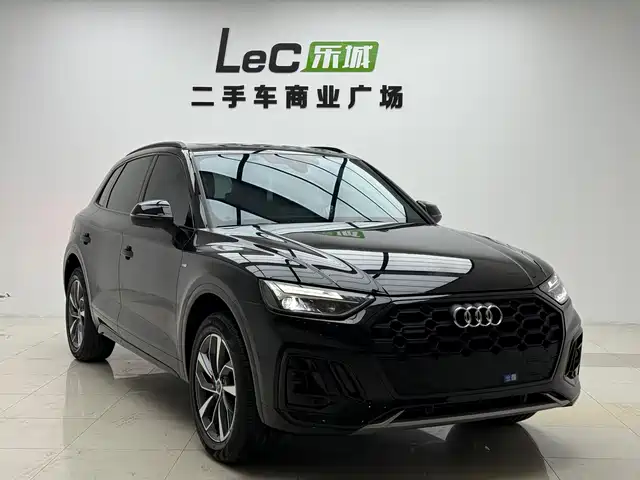 Audi Q5L 2025 40 TFSI Luxury Dynamic — фото 3