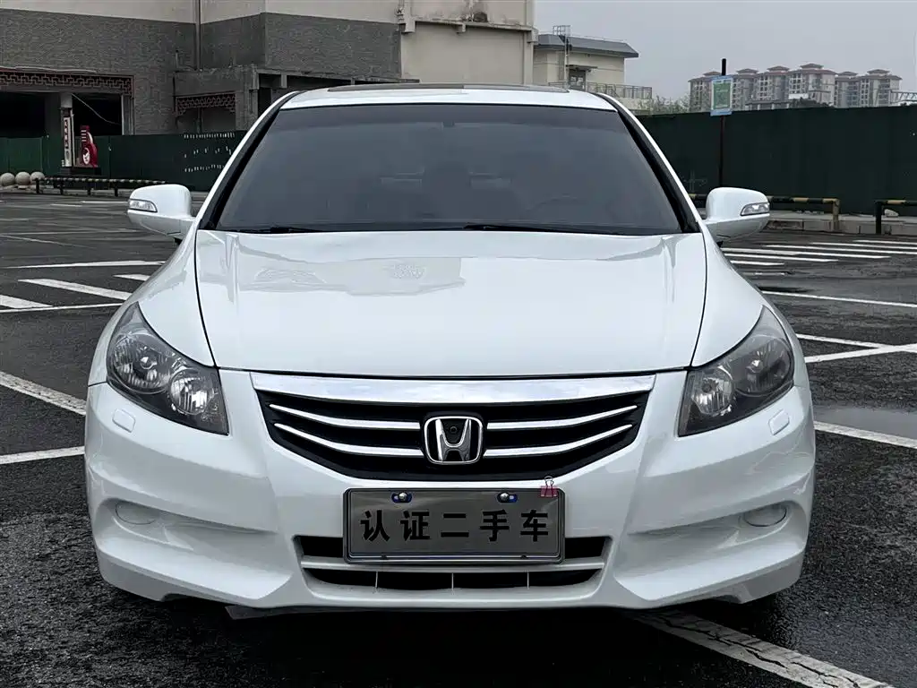 Фото 2 - Honda Accord