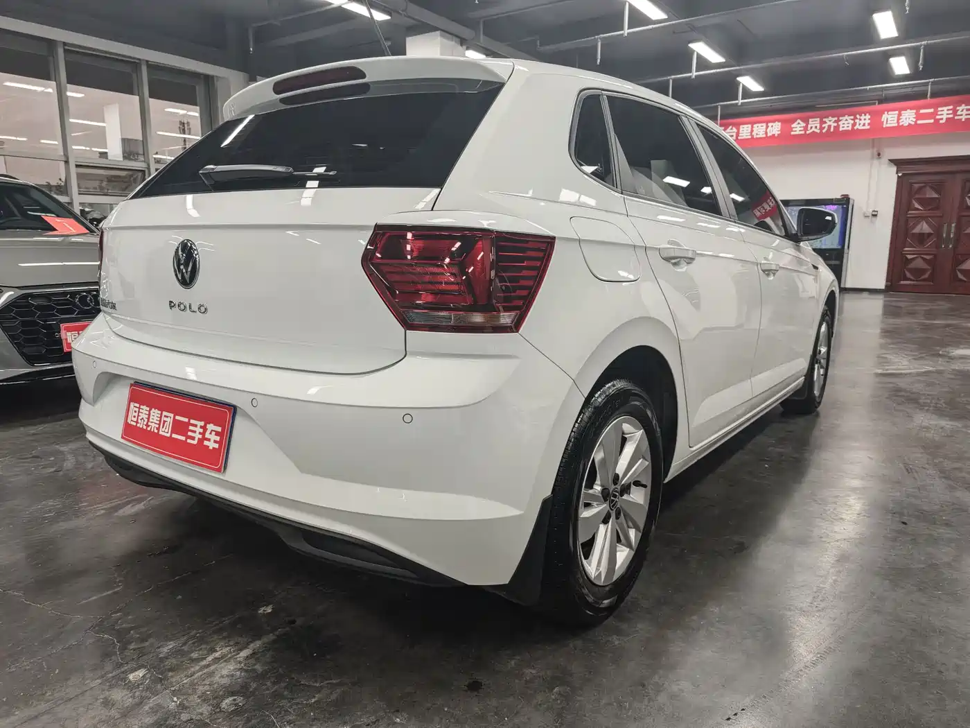 VOLKSWAGEN POLO