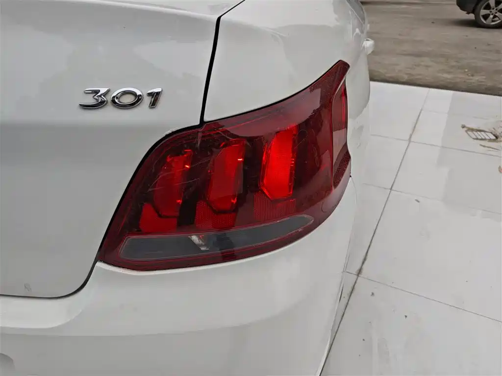 Peugeot 301 2018 1.6L Manual Comfort Edition фото 8
