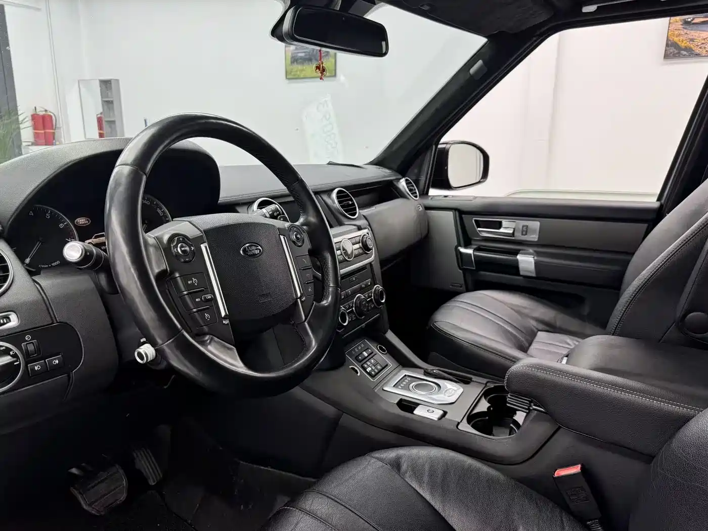 Land Rover Discovery 2016 3.0 SC V6 HSE фото 7