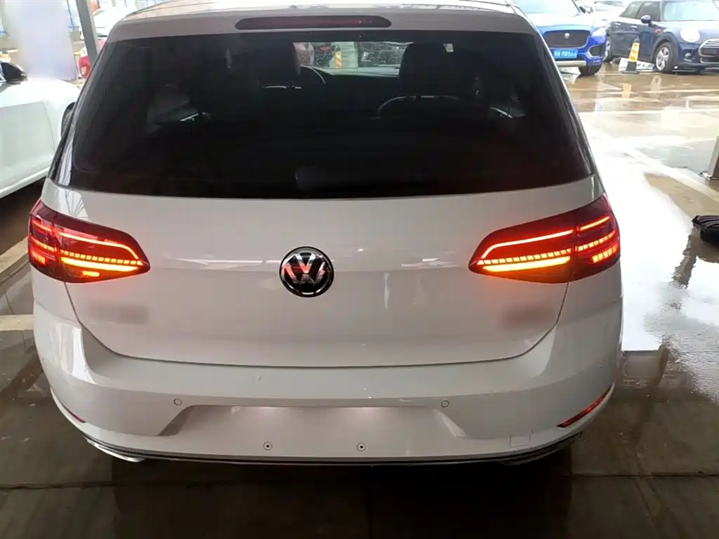 Volkswagen Golf 2018 230TSI Automatic Luxury фото 6