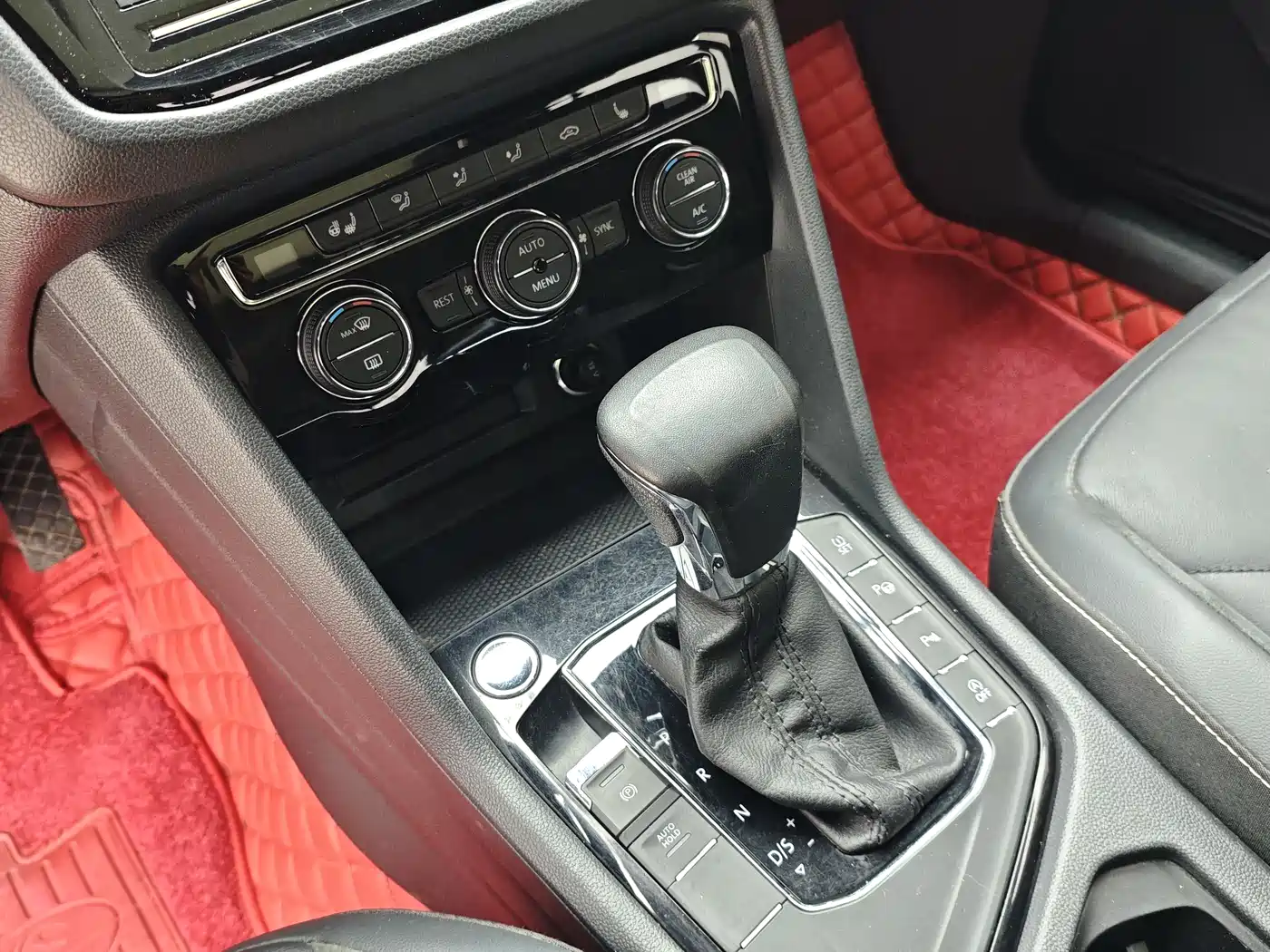 Volkswagen Tiguan L 2019 330TSI Automatic 2WD Smart Luxury Edition China VI фото 7