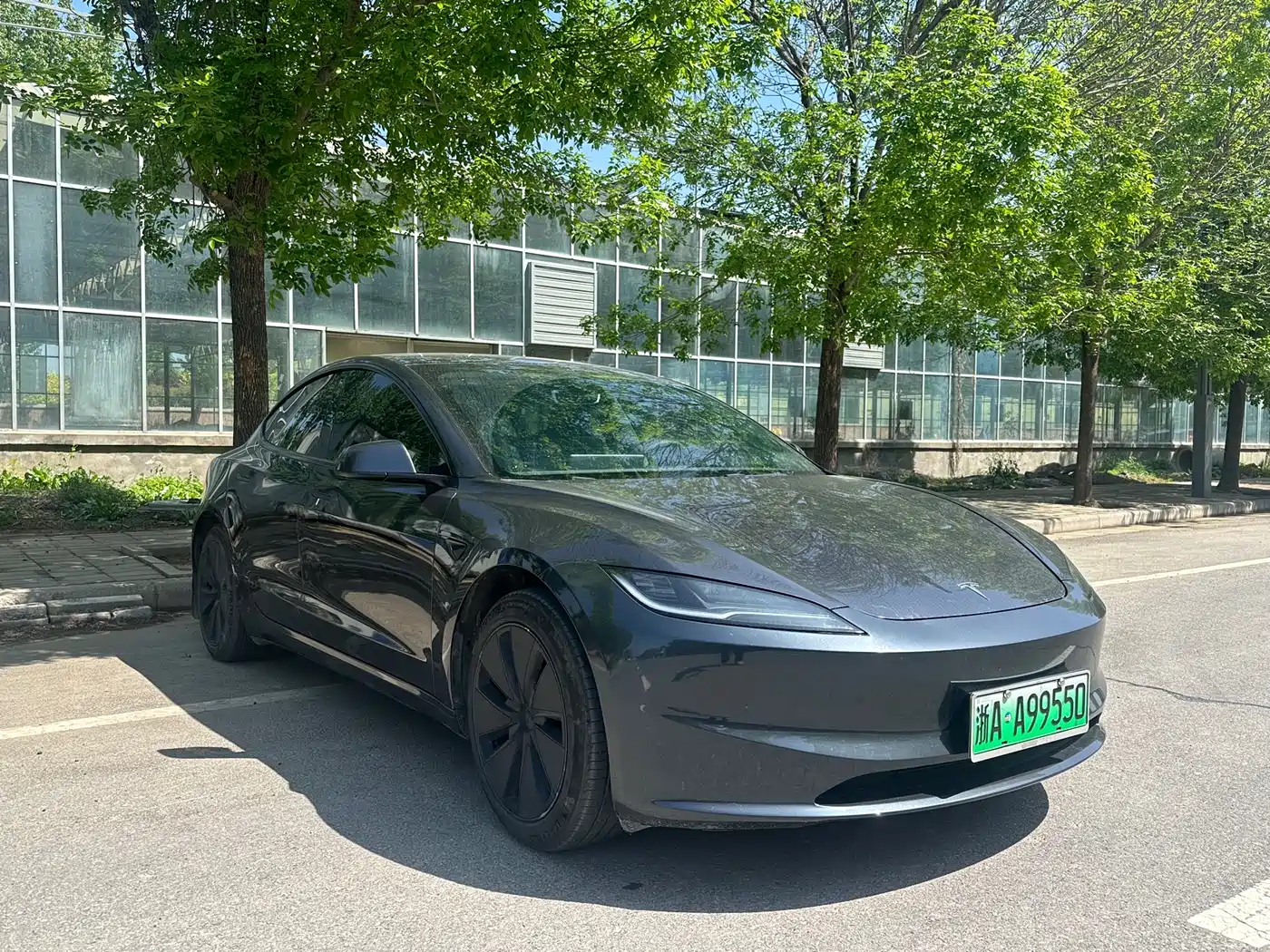TESLA MODEL 3