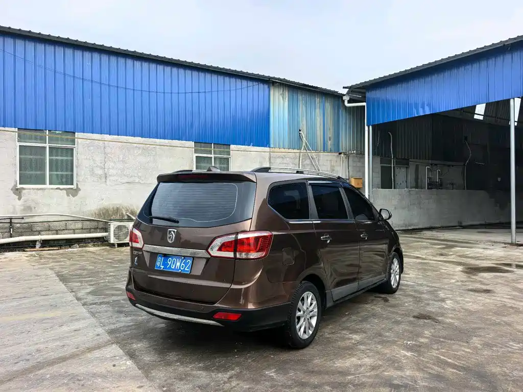 Baojun 730 2015 2015 1.8L Manual Luxury Navigation ESP Edition 7-seater