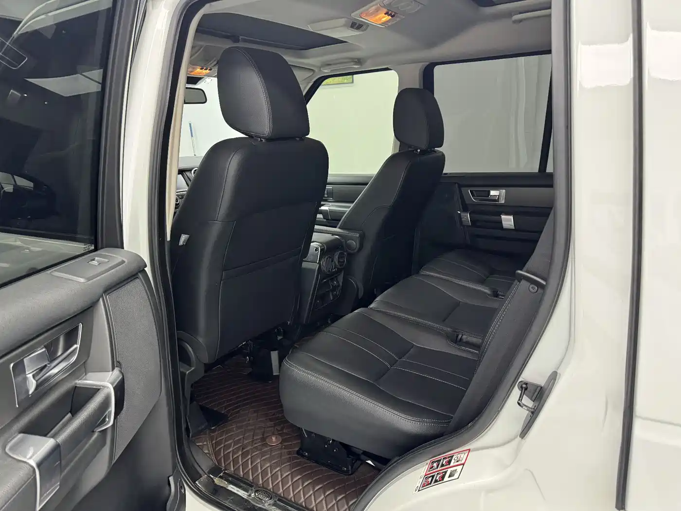 Land Rover Discovery 2015 3.0 SC V6 SE фото 7