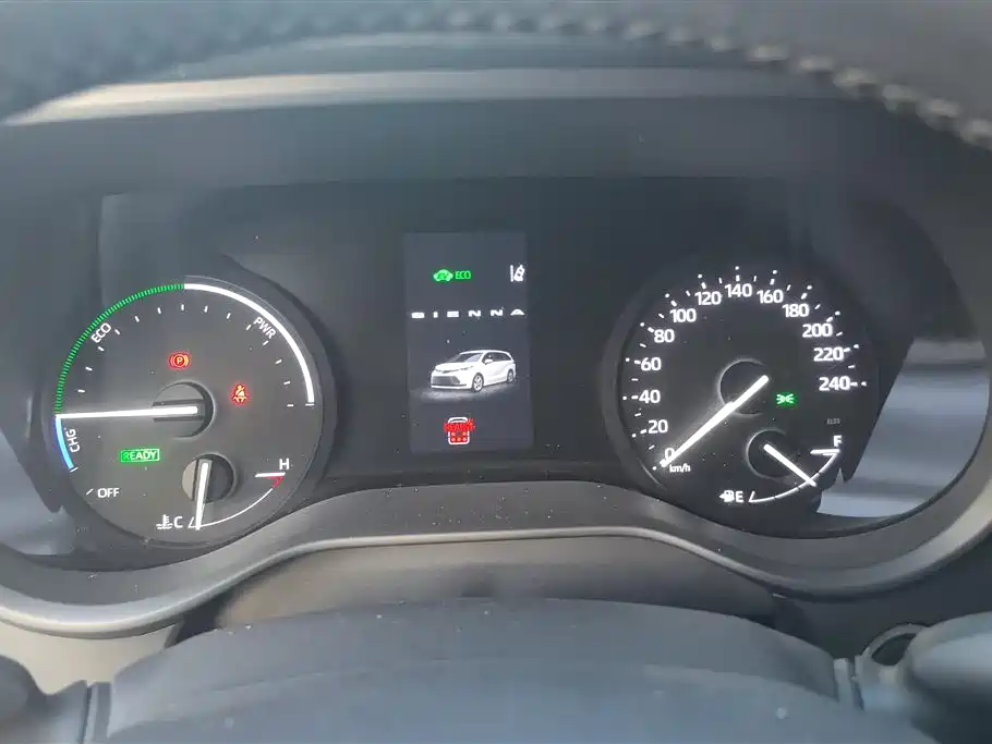 Toyota Sienna 2024 2.5L Hybrid Comfort Edition фото 14