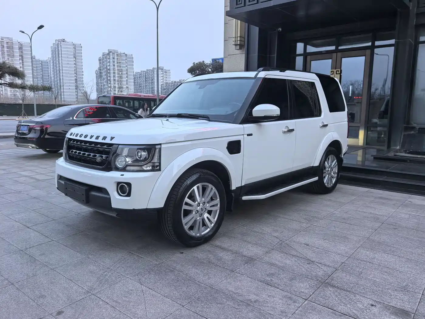Land Rover Discovery 2016 3.0 SC V6 HSE фото 2