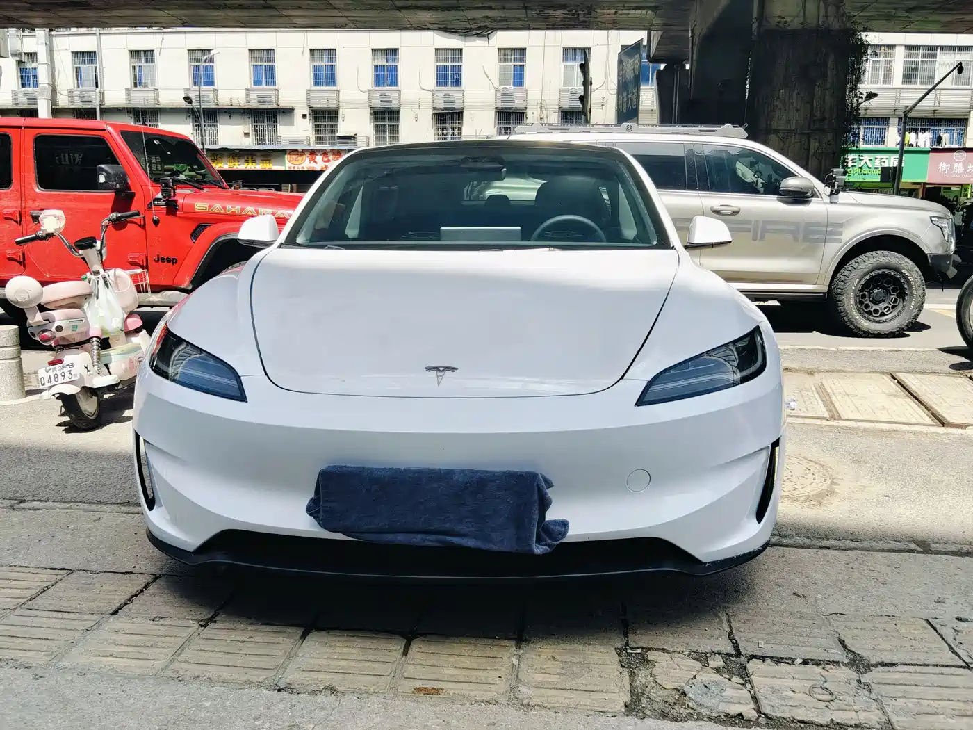 TESLA MODEL 3