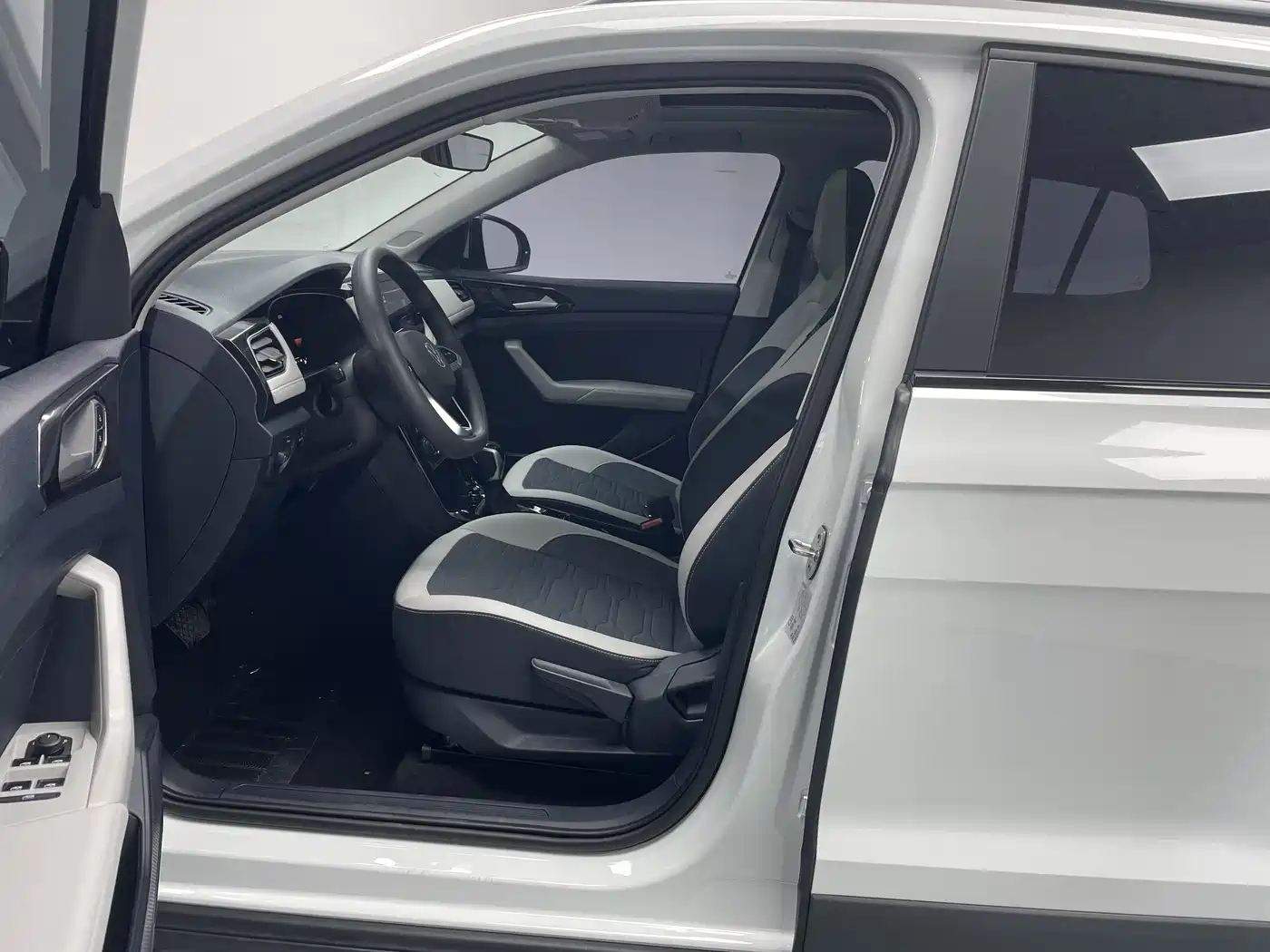 VOLKSWAGEN TUYUE