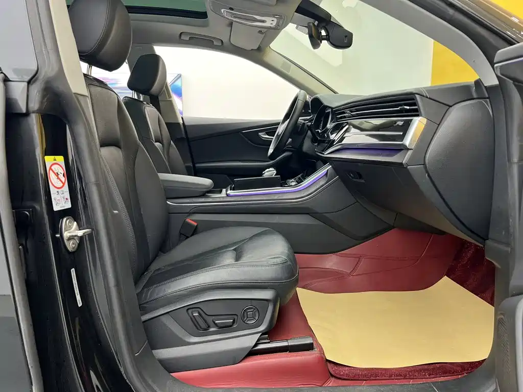 Audi Q8 2024 2023 55 TFSI Luxury Sport