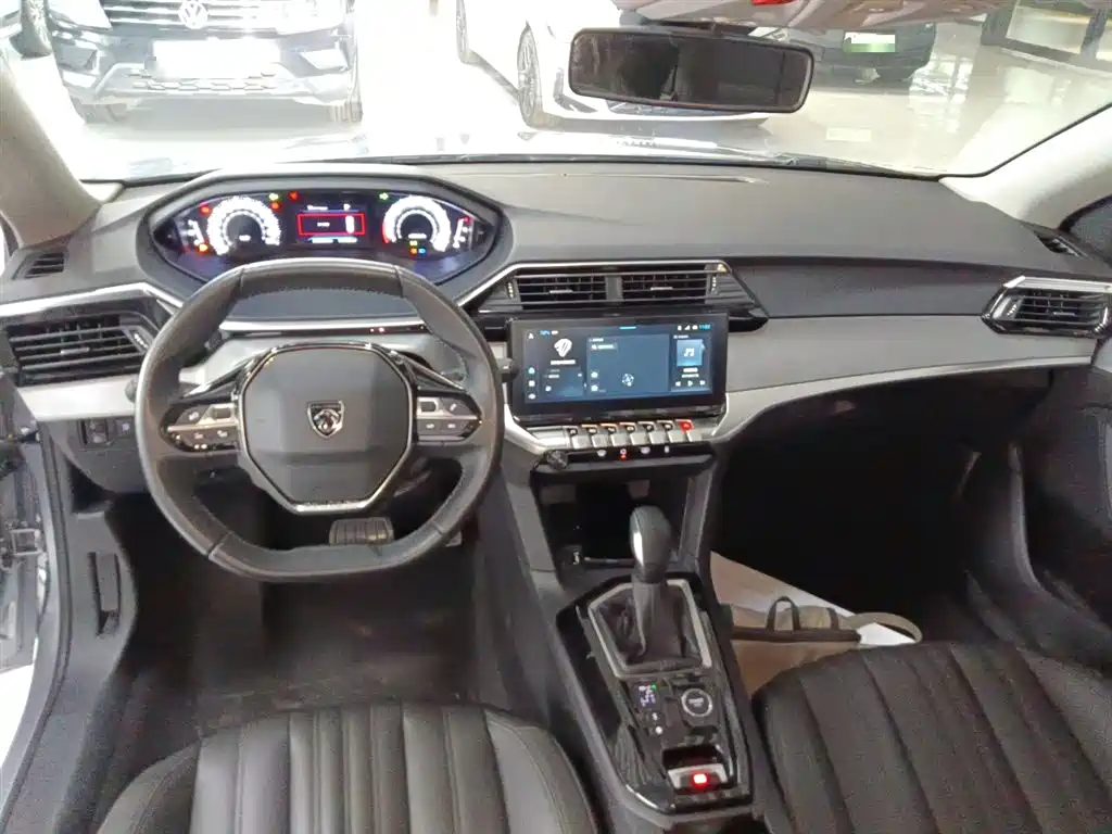 PEUGEOT 408