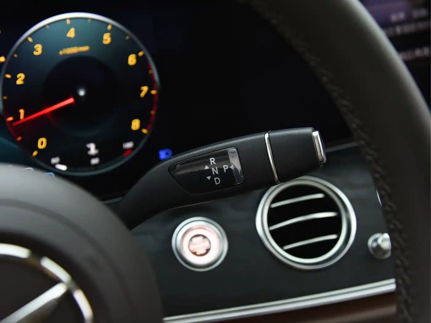 Mercedes-Benz E-Class 2023 Facelift E 300 L Luxury фото 11