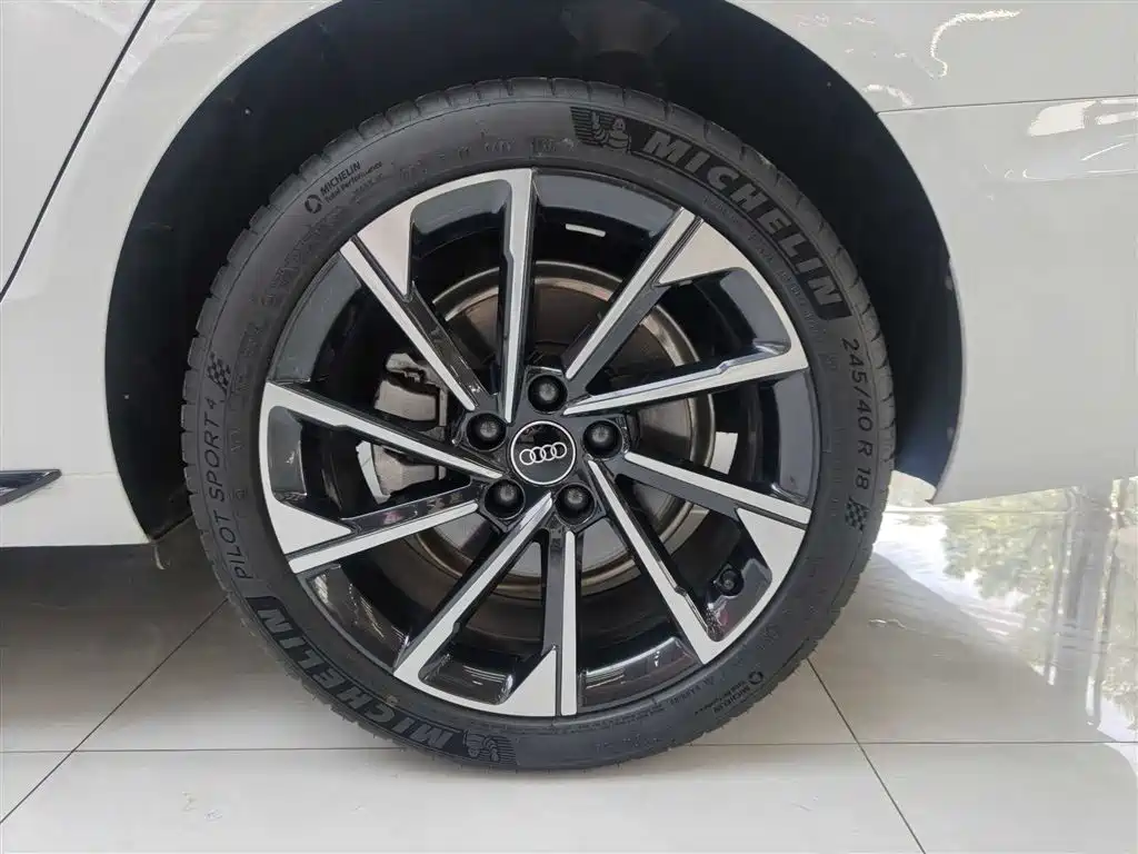 Audi A4L 2023 40 TFSI quattro Luxury Sport фото 18