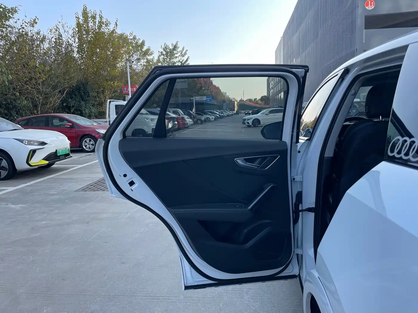 Фото 9 - Audi Q2L