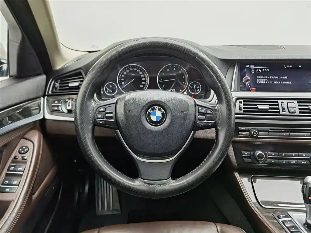 BMW 5 Series 2014 525Li Luxury Design Package фото 11