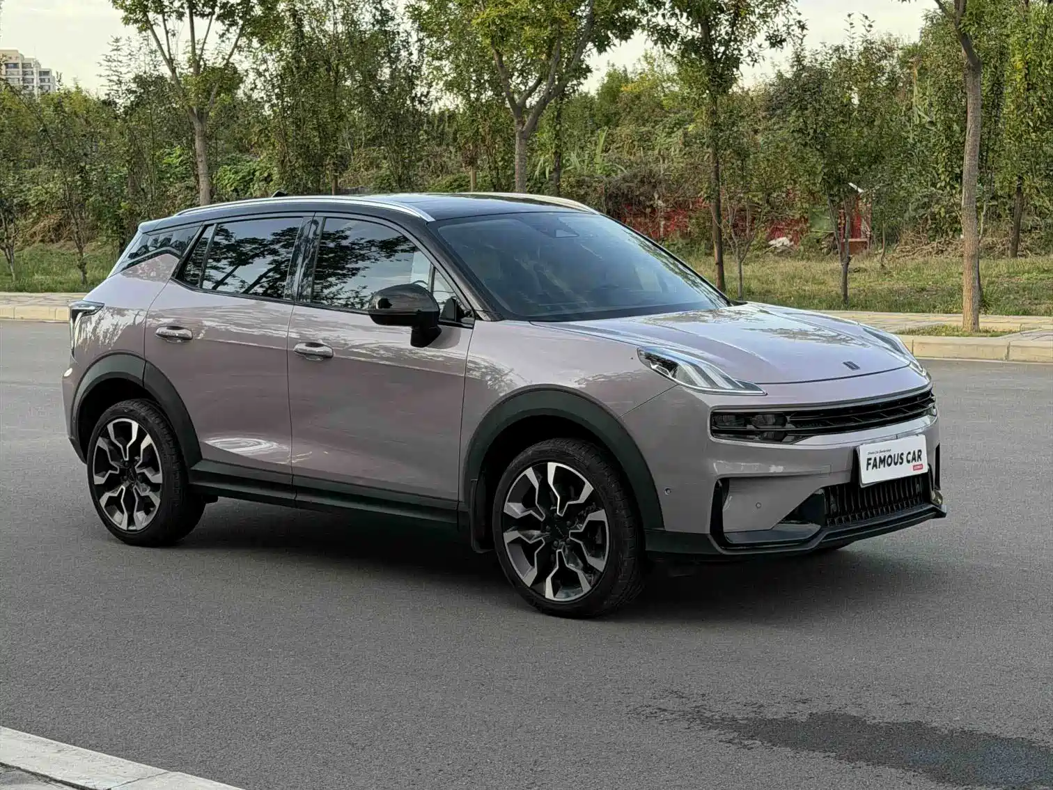 Photo 3 - Lynk & Co 06