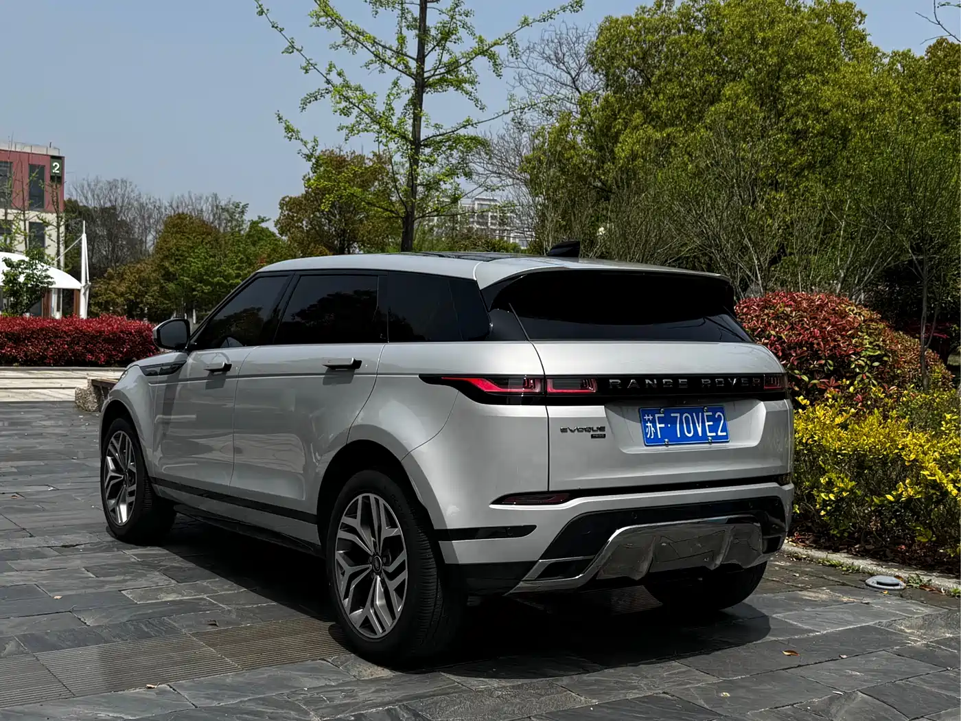 Land Rover Range Rover Evoque 2023 Range Rover Evoque L 249PS Luxury Edition фото 4
