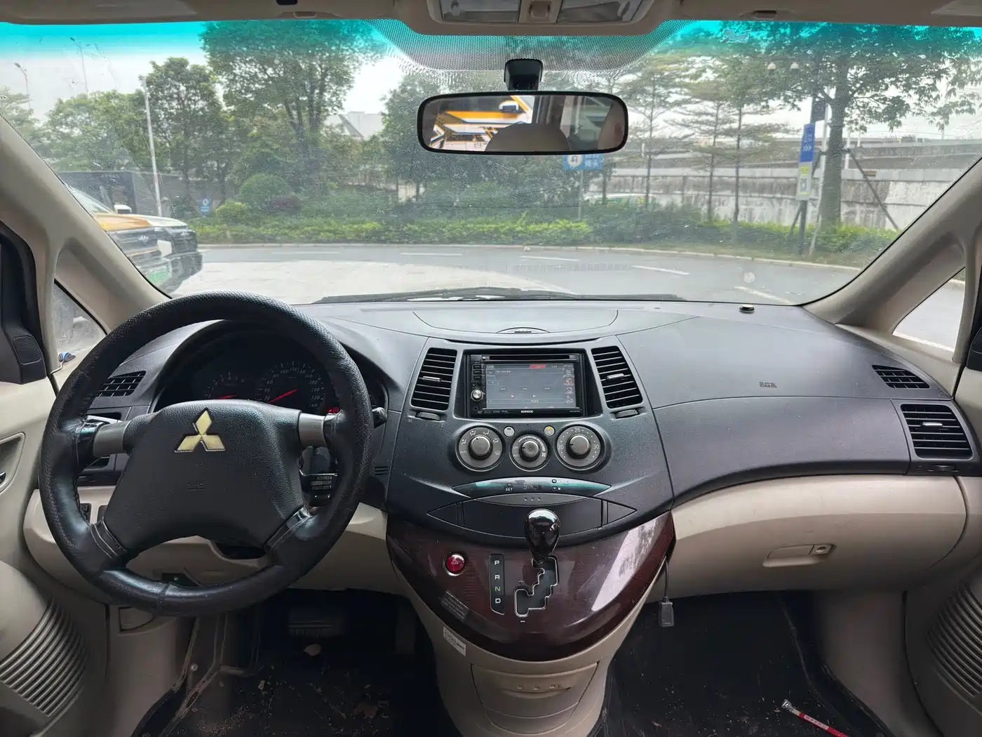 Mitsubishi Grandis 2009 2.4 6-Seater Elite Version фото 12