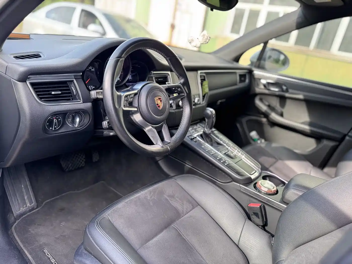 Porsche Macan 2016 Macan 2.0T фото 7
