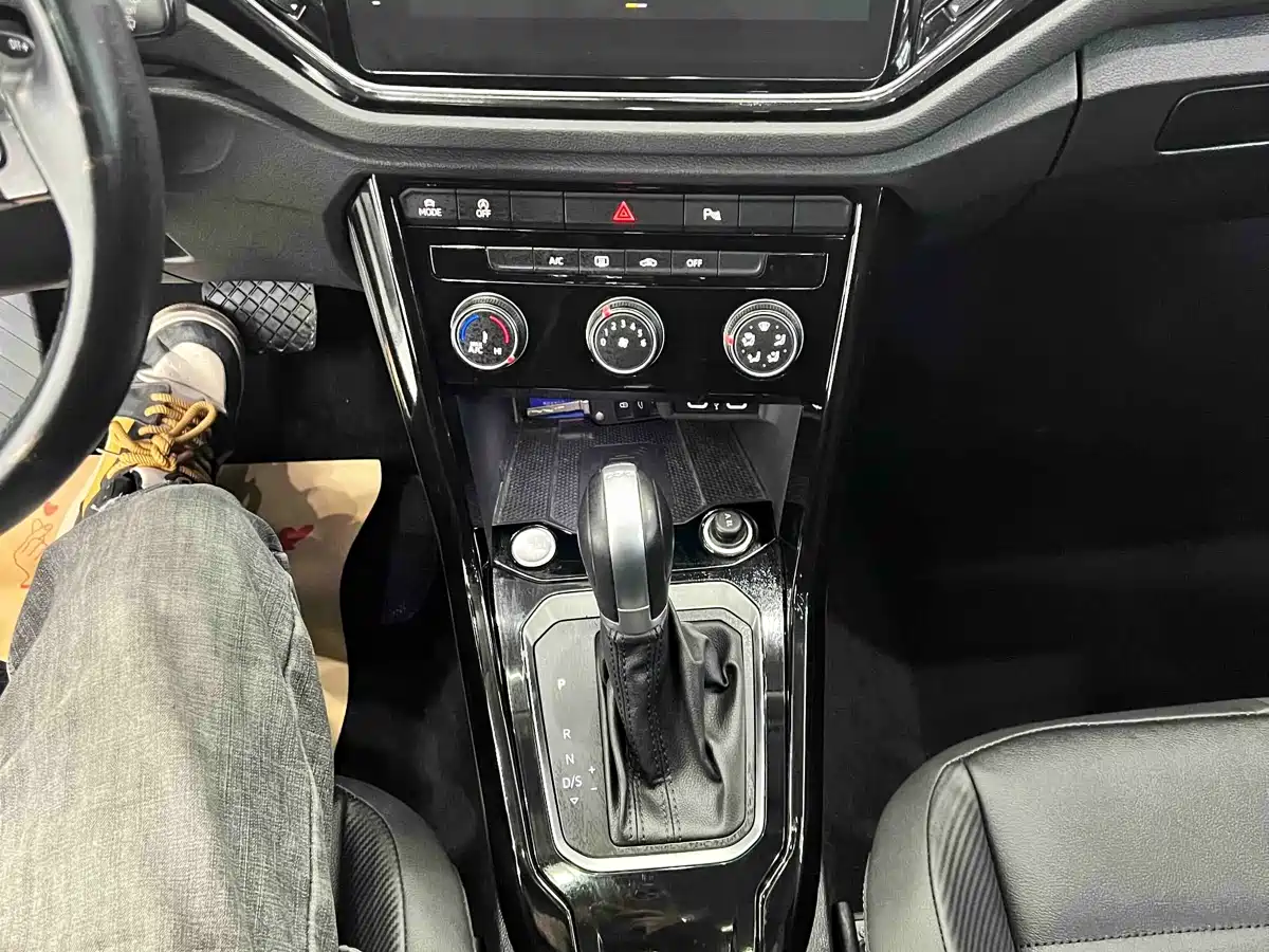 VOLKSWAGEN T ROC EXPLORING SONGS