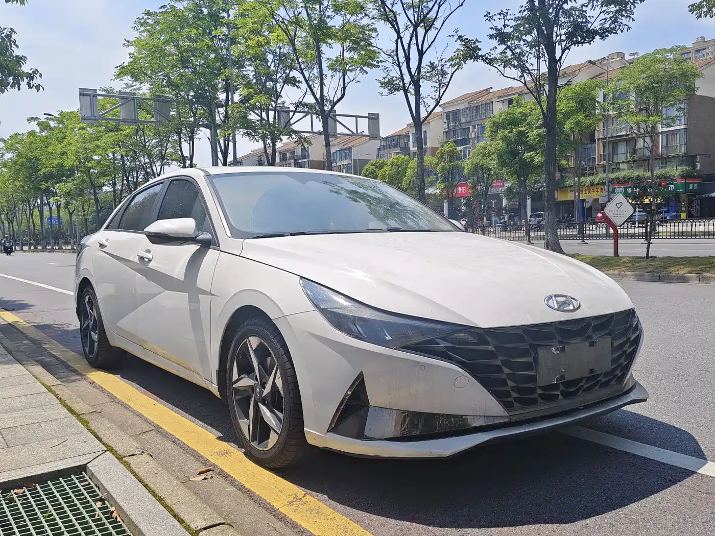 Hyundai Elantra 2021 1.5L CVT GLS Leading Edition фото 2