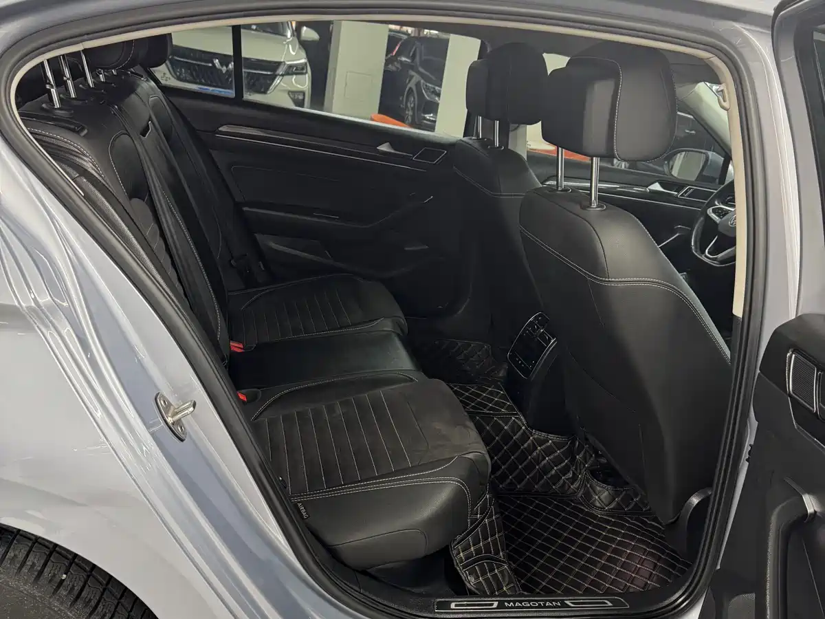 Volkswagen Magotan 2020 330TSI DSG Leading фото 10