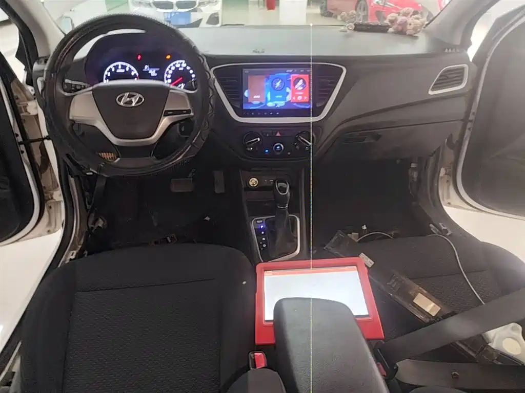 Hyundai Verna 2016 1.4L Automatic Cool Edition GLS фото 10