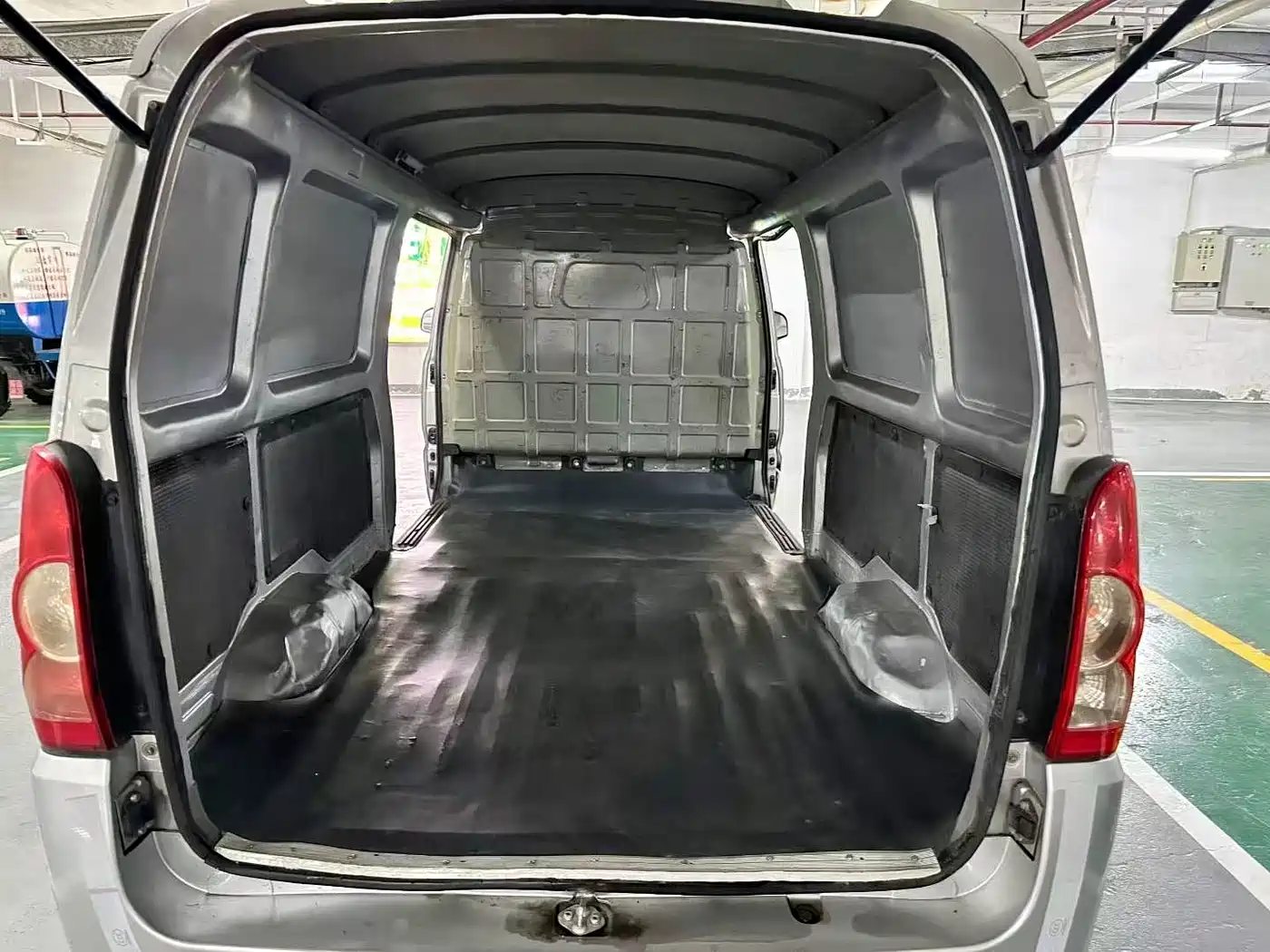Wuling Motors Wuling EV50 2021 2021 Van Logistics Vehicle with Bochuang Penghui 43.2kWh Liuji Electronic Control