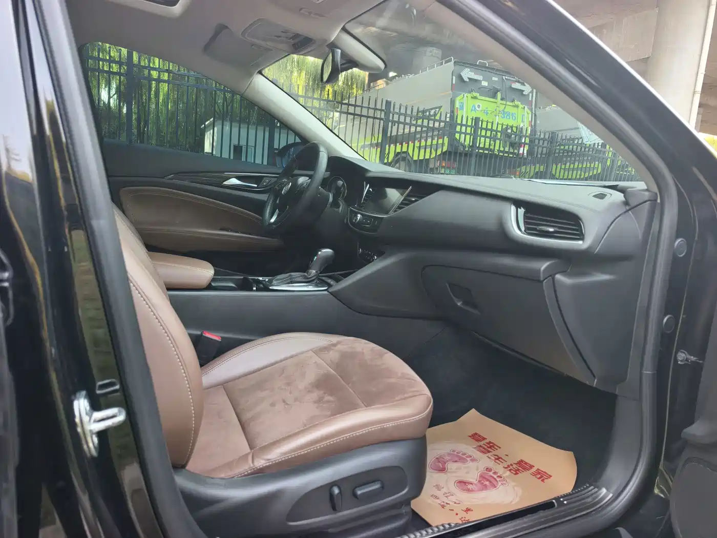 Photo 5 - Buick Regal