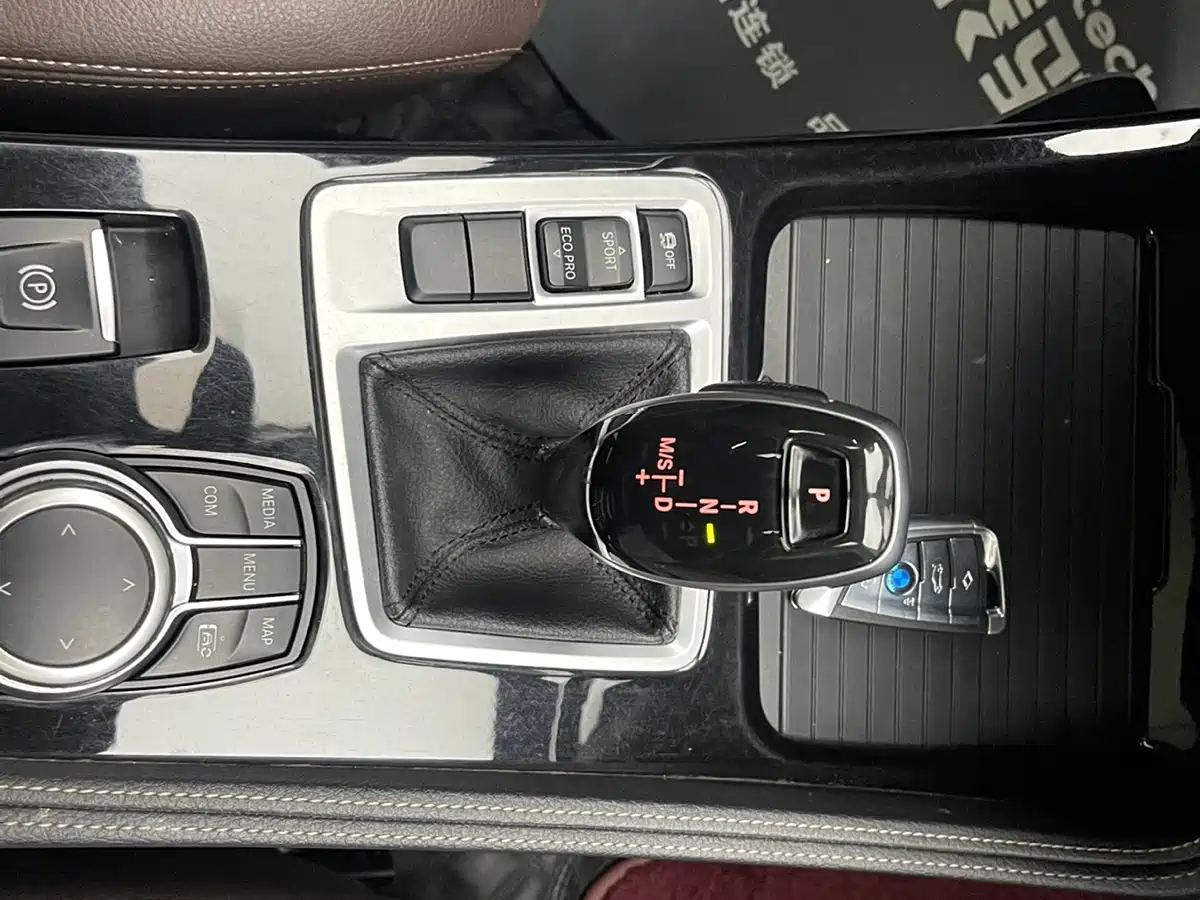 BMW 1 Series 2022 120i M Sport Shadow Edition фото 19