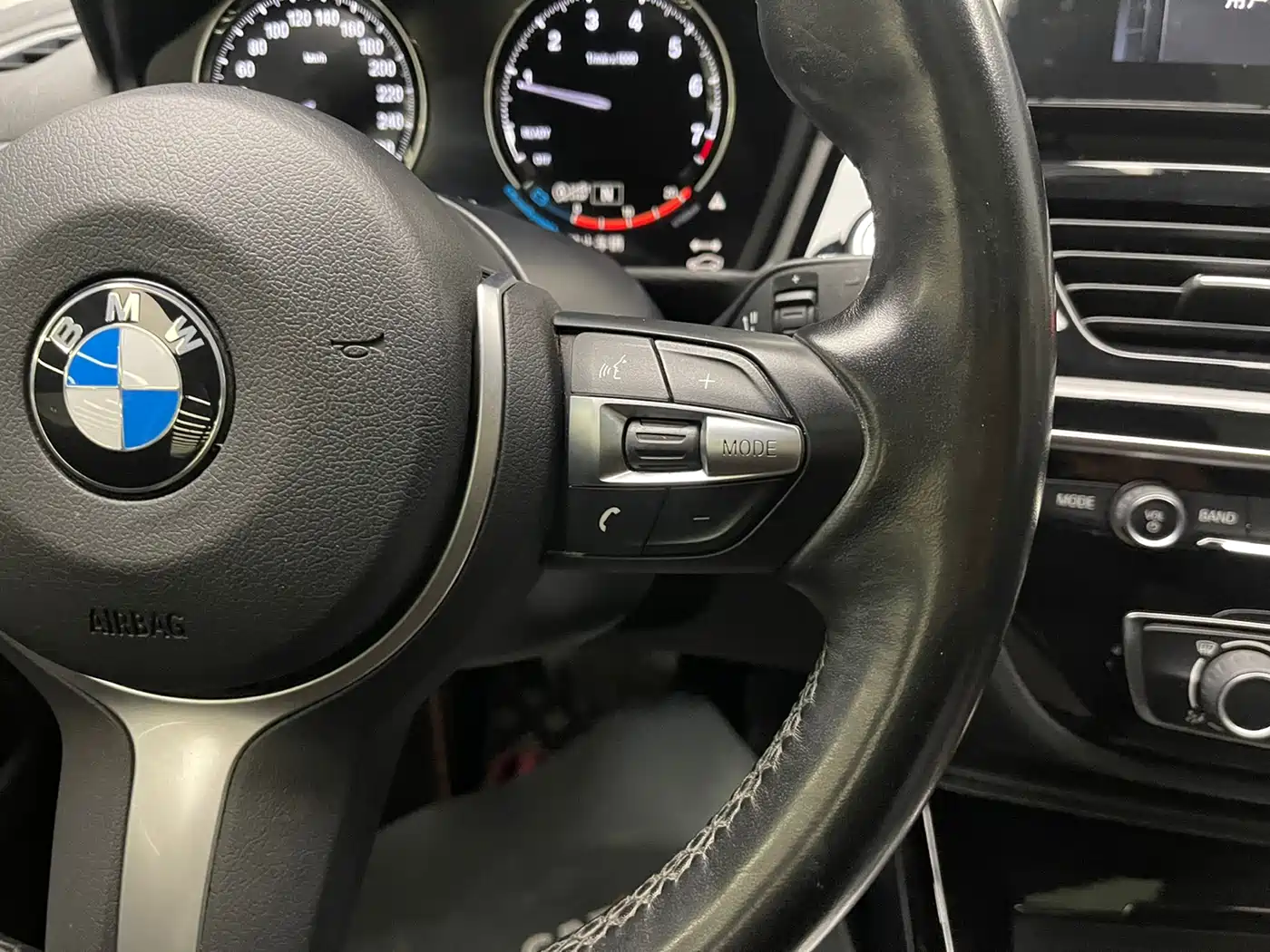 BMW 1 Series 2022 120i M Sport Shadow Edition фото 21