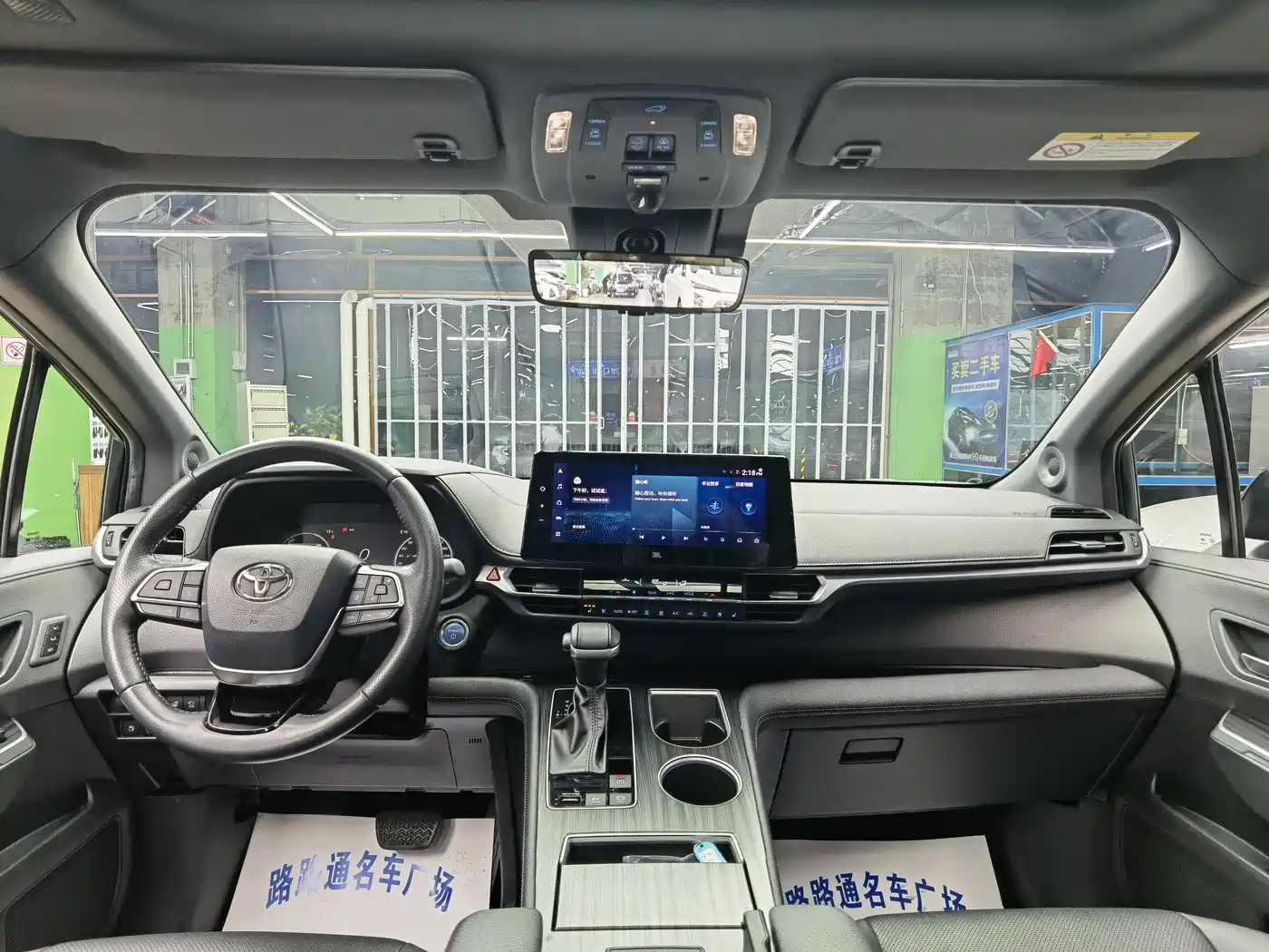 Toyota Sienna 2021 2.5L Hybrid Platinum Edition фото 7