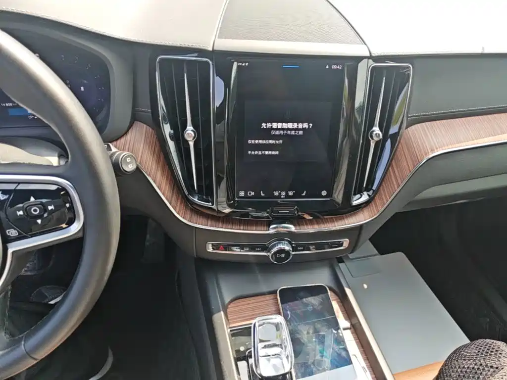Volvo XC60 2025 2025 B5 AWD Smart Elite Luxury Edition