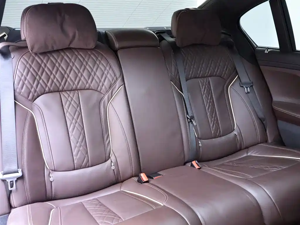 BMW 7 Series 2019 730Li M Sport Package фото 23